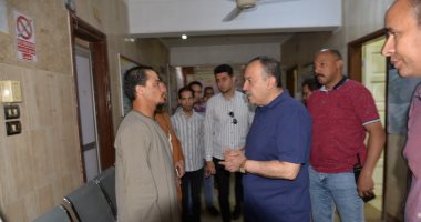 محافظ أسيوط يتفقد المركز الصحى الحضرى لمتابعة مستوى الخدمات الطبية 