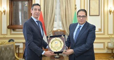 رئيس العاب القوى:التعاون مع جامعة القاهرة يشمل الكشف الطبى وتوفير ملاعب التدريب حاتم فودة ورئيس الجامعة