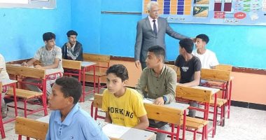وكيل تعليم الإسماعيلية يتفقد عدد من لجان امتحانات الإعدادية بالقنطرة غرب جانب من الجولة