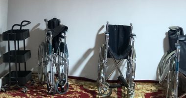 كراسى متحركة.. لمسة إنسانية داخل مخيمات المصريين بعرفات