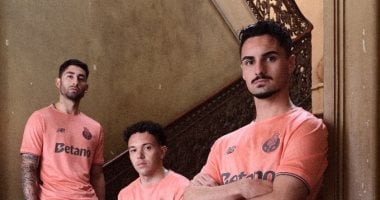 الحلم نيوز : 
                                            بورتو منافس الأهلي يكشف عن زيه الاحتياطي فى مونديال الأندية.. فيديو 
                                        