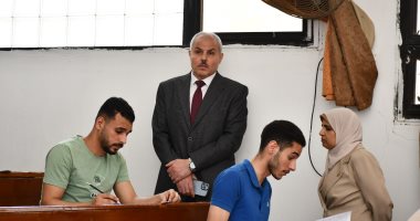 رئيس جامعة قناة السويس يتفقد لجان امتحانات كلية التمريض