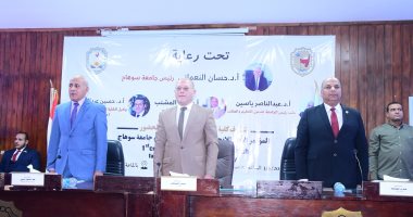 رئيس جامعة سوهاج يشهد المؤتمر الأول للأبحاث الطلابية.. صور