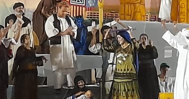 قصر ثقافة أسوان يقدم عروضاً مميزة خلال الموسم المسرحى الحالى جانب من العرض المسرحى