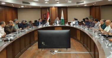 محافظ الجيزة يشدد على منع مخالفات البناء وتكثيف حملات النظافة خلال العيد محافظ الجيزة أثناء الاجتماع