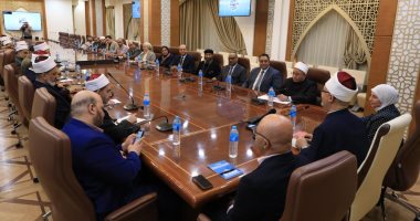 مفتى الجمهورية يترأس جلسة حوارية موسعة لإطلاق حملة وطنية لبناء وعى الشباب جانب من الاجتماع