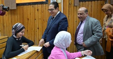 رئيس جامعة القاهرة يواصل جولاته الميدانية لتفقد سير أعمال الامتحانات رئيس جامعة القاهرة يتفقد سير أعمال الامتحانات