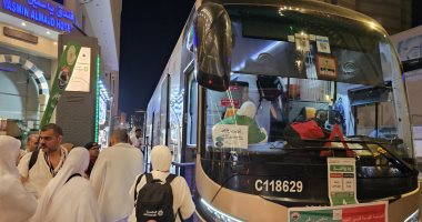 وزيرة التضامن تطمئن على سلامة الحجيج بعد وصولهم إلى صعيد عرفات