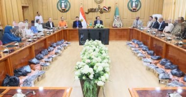 توزيع مساعدات مالية ومواد غذائية ولحوم وملابس لــ 40 حالة إنسانية فى المنوفية