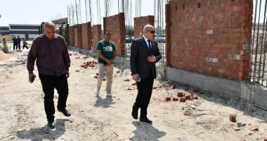 رئيس جامعة قناة السويس يتفقد المرحلة الثانية من أعمال تطوير سور الجامعة
