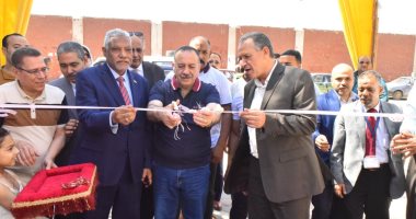 محافظ أسيوط يفتتح معرض اليوم الواحد لتوفير السلع الأساسية بأسعار مخفضة