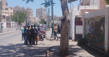 طلاب المنيا يحتفلون بآخر أيام امتحانات الإعدادية.. فيديو