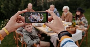 روتين بسيط لتنظيف طاقة البيت من توتر زيارات العيد.. التهوية مهمة