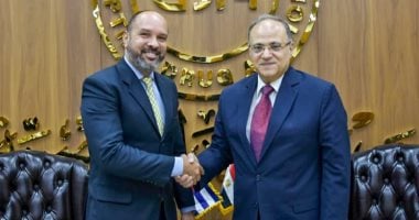 رئيس هيئة الدواء يبحث مع سفير كوبا آفاق الشراكة فى التصنيع الدوائي رئيس هيئة الدواء المصرية يلتقى السفير ألكسندر بييسير موراجا