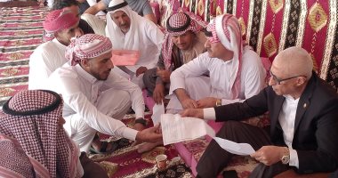محافظ شمال سيناء يشارك أهالى وسط سيناء فرحة عيد الأضحى ويستجيب لمطالبهم