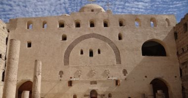 الأديرة القبطية فى سوهاج.. كنوز أثرية تنبض بروح التاريخ وتحجز مكانها على خريطة السياحة الدينية.. تروى فصولا من التاريخ وتحكى قصص الشهداء والقديسين.. دير الشهيدة دميانة والديران الأبيض والأحمر أشهرها.. صور الدير الأبيض