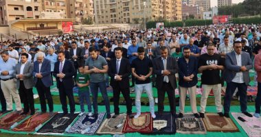 محافظ المنوفية يؤدى صلاة عيد الأضحى مع الأهالى بساحة نادى جمهورية شبين