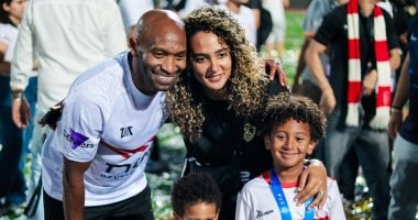 الشبكة نيوز : 
                                            شاهد فرحة مزدوجة باستاد القاهرة.. الزمالك يحتفل بكأس مصر وسط العائلة
                                        