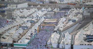 مشاعر منى تتوهج بالإيمان.. الحجاج يواصلون رمى الجمرات وسط تسهيلات غير مسبوقة.. فرحة عارمة بين ضيوف الرحمن بعد إتمام ذبح الهدى.. رئيس بعثة الحج: حجاجنا بخير.. ونتابعهم على مدار الساعة مشاعر منى