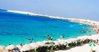 شواطئ مطروح والساحل الشمالي قبلة المصيفين في العيد.. المحافظة تنتهى من تطوير الكورنيش لاستقبال المعيدين.. وارتفاع الحجوزات بالمنشآت السياحية والمصيفية.. و"كليوباترا وعجيبة" وجهة المصطافين الأولى.. صور شواطئ مطروح