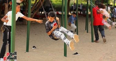 حديقة الأزهر تستقبل الزوار بأجواء احتفالية في ثالث أيام العيد استمتاع الأطفال