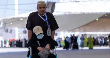 برّ الحجيج بوالديهم يتصدر مشاهد الرحمة في المشاعر المقدسة برّ الحجيج بوالديهم