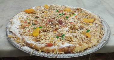 فطير بالبطارخ.. أحدث تقاليع صناع الحلويات فى دمياط احتفالا بالعيد.. فيديو