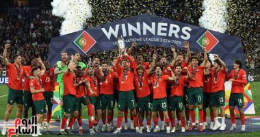 مراسم تتويج منتخب البرتغال بدوري الأمم الأوروبية.. رونالدو يرفع الكأس.. صور رونالدو