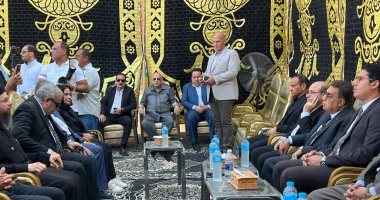 شهيد الشهامة.. محافظ الدقهلية ووفد من الكنيسة يقدمون واجب العزاء المحافظ ونائبيه في العزاء