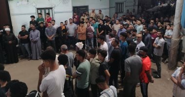 ضحى بحياته لإنقاذ الآلاف.. الحزن يخيم على الدقهلية بعد دفن شهيد الشهامة الحزن على وجوه أهالى قرية شهيد الشهامة