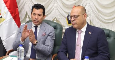 وزير العمل يبحث مع وزير الشباب والرياضة التعاون فى مجالات التوظيف وزير العمل يستقبل نظيره للشباب والرياضة