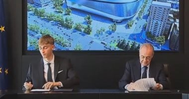 دين هاوسن يوقع على عقود انتقاله إلى ريال مدريد.. فيديو وصور دين هاوسن يوقع على عقود إنتقاله للريال