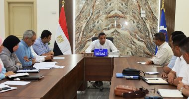 محافظ السويس: دفع عجلة العمل فى ملف تقنين أراضى الدولة ومواجهة التعديات جانب من الاجتماع