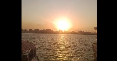 لحظات ساحرة لغروب الشمس والاستمتاع بركوب المراكب النيلية.. فيديو غروب شمس القاهرة