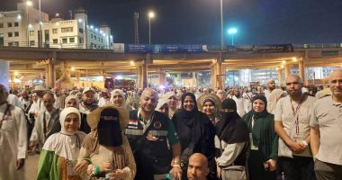 محافظ الإسماعيلية يتابع حجاج الجمعيات الأهلية ويهنئهم بإتمام مناسك الحج