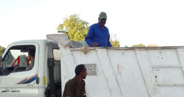 إزالة ورفع 120 طن أتربة وتراكمات خلال حملات نظافة مكثفة بقرى مركز الطود.. صور