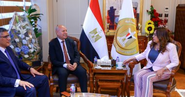 وزيرة التنمية المحلية تتابع مع محافظى القاهرة والجيزة المشروعات التنموية