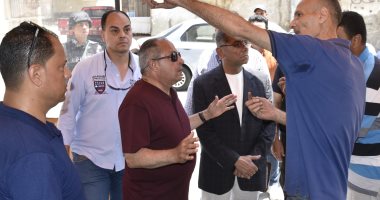 محافظ بورسعيد يشدد على إزالة الإشغالات والتعديات بحى الزهور.. صور