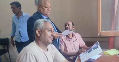 وكيل تعليم الأقصر يتفقد امتحانات الدبلومات الفنية.. صور  