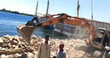 بدء المرحلة الأولى لتطوير الممشى السياحى والكورنيش فى إسنا بطول 550 مترا.. صور