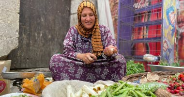 بائعة من الأسواق الشعبية