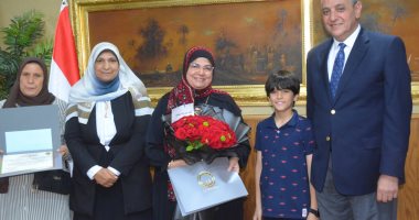 محافظ الغربية يكرم الأمهات المثاليات: المرأة المصرية ستظل ركيزة بناء الوطن محافظ الغربية يكرم الأمهات المثاليات