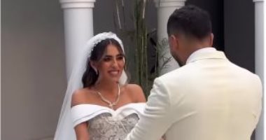 بقبلة على الرأس واليد.. يوسف حشيش يستقبل عروسته منة عدلى القيعي (صور) منة عدلى القيعى ويوسف حشيش
