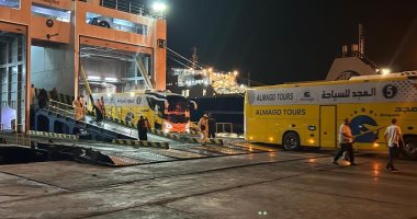 عودة أول أفواج حجاج البر عبر ميناء نويبع بإجمالي 295 حاجًا و8 باصات