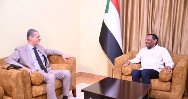 رئيس مجلس الوزراء الانتقالى السودانى يؤكد متانة العلاقات مع مصر كامل إدريس والسفير هانى صلاح