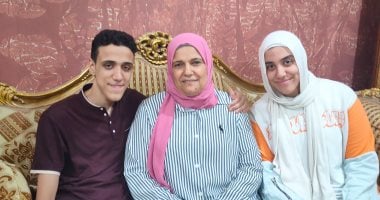 الأول على الإعدادية الأزهرية بالشرقية: تركت التعليم العام بعد حفظى للقرآن الكريم.. يؤكد: أتابع الدورى الأوروبى ومتعصب لفريق مانشستر.. والديه: لا نفرض عليهم مجالا ودورنا التربية والدعم.. فيديو أحمد على السيد