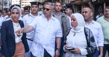 محافظ الإسكندرية يتفقد شارع أطلس ويوجه بإغلاق المنشآت غير المرخصة