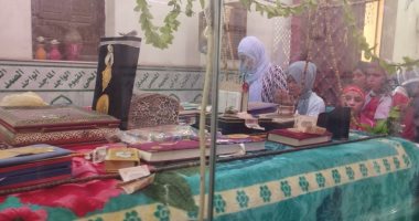 زغاريد فى حضرة الإمام.. إقبال على ضريح الشيخ الفولى بمحافظة المنيا