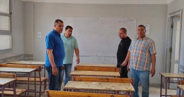 وكيل تعليم دمياط يتفقد تجهيز لجان امتحانات الثانوية العامة
