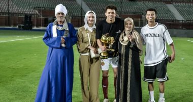 العائلة أولا.. مشاهد من احتفال لاعبى سيراميكا بكأس عاصمة مصر أسرة زلاكة